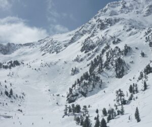 montaña nevada en los Pirineos Andorra