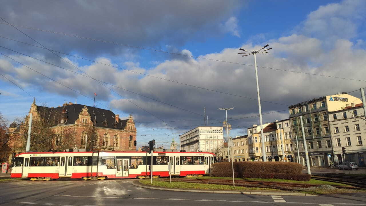 como ir del aeropuerto de Gdansk al centro tren