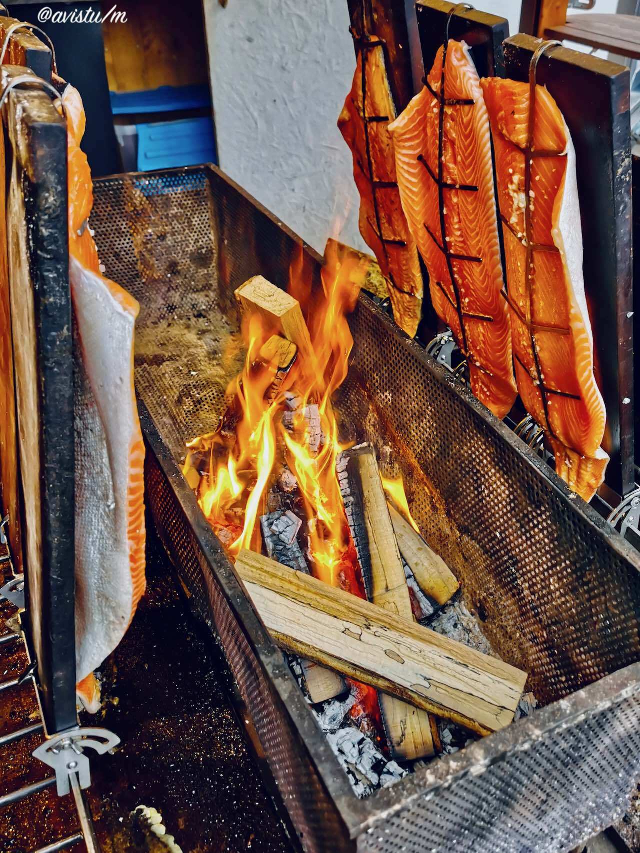 Flammlachs en el Mercadillo de Navidad de Münzplatzen en Coblenza (Koblenz), Alemania [(c)Foto: @avistu]