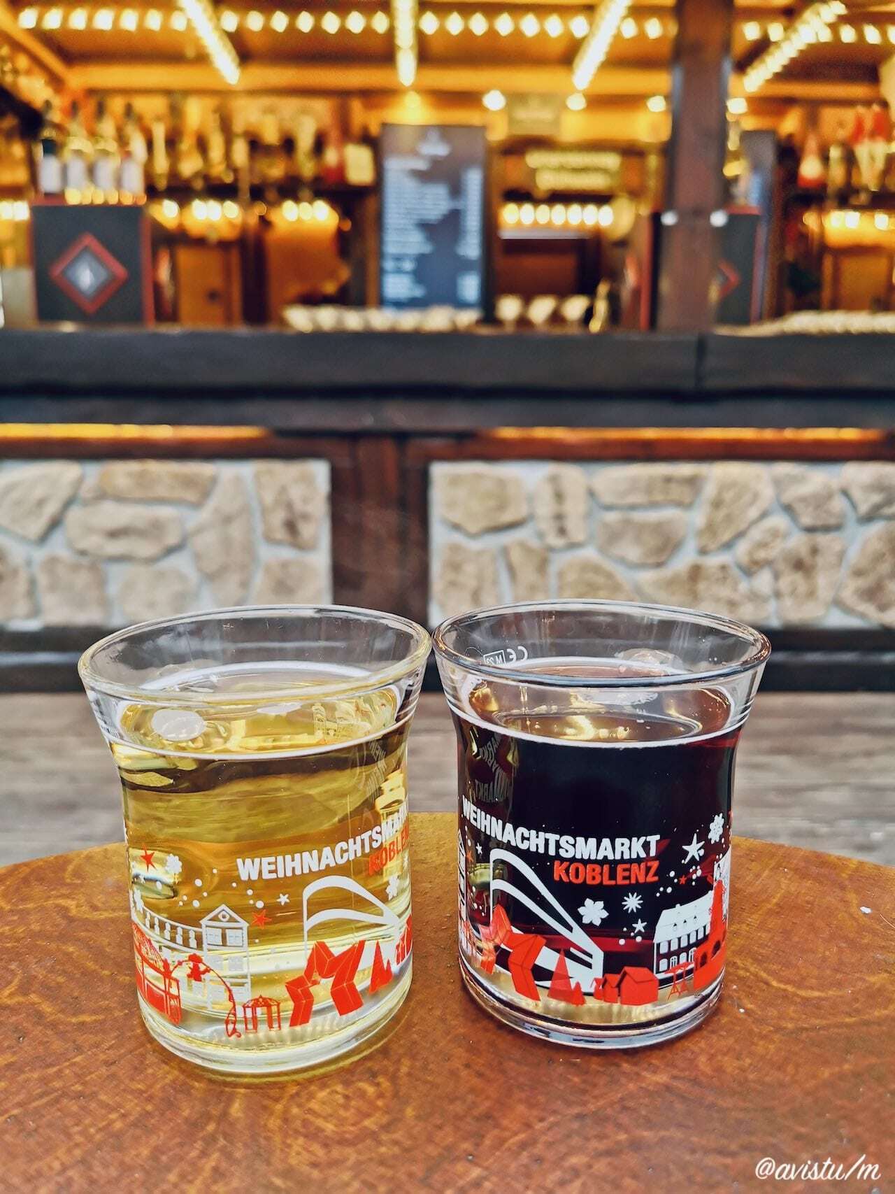 Glühwein blanco y tinto en el Mercado de Navidad de Coblenza (Koblenz), Alemania [(c)Foto: @avistu]