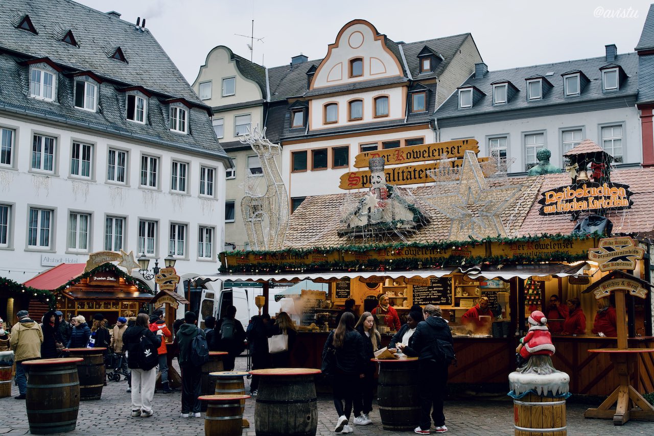 Puestos en el Mercado de Navidad de Jesuitenplatz en Coblenza (Koblenz), Alemania [(c)Foto: @avistu]