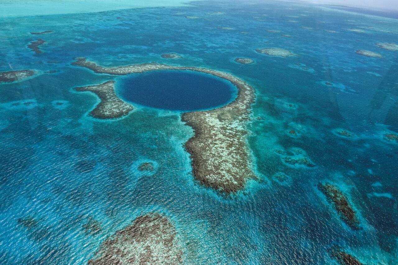 Vista cenital del Blue Hole de Belice