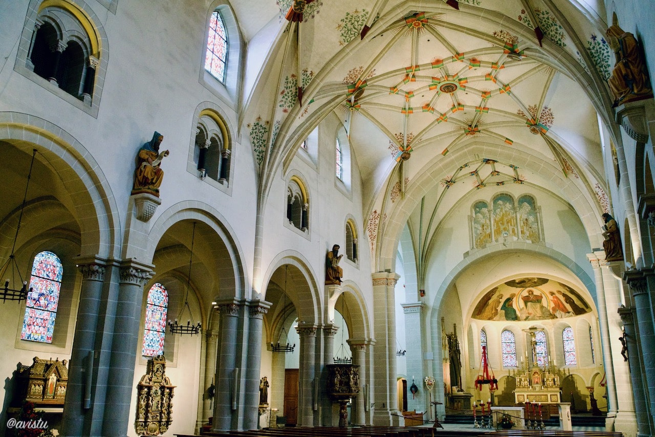 Interior de la Iglesia de San Cástor en Coblenza / Koblenz, Alemania [(c)Foto: @avistu]