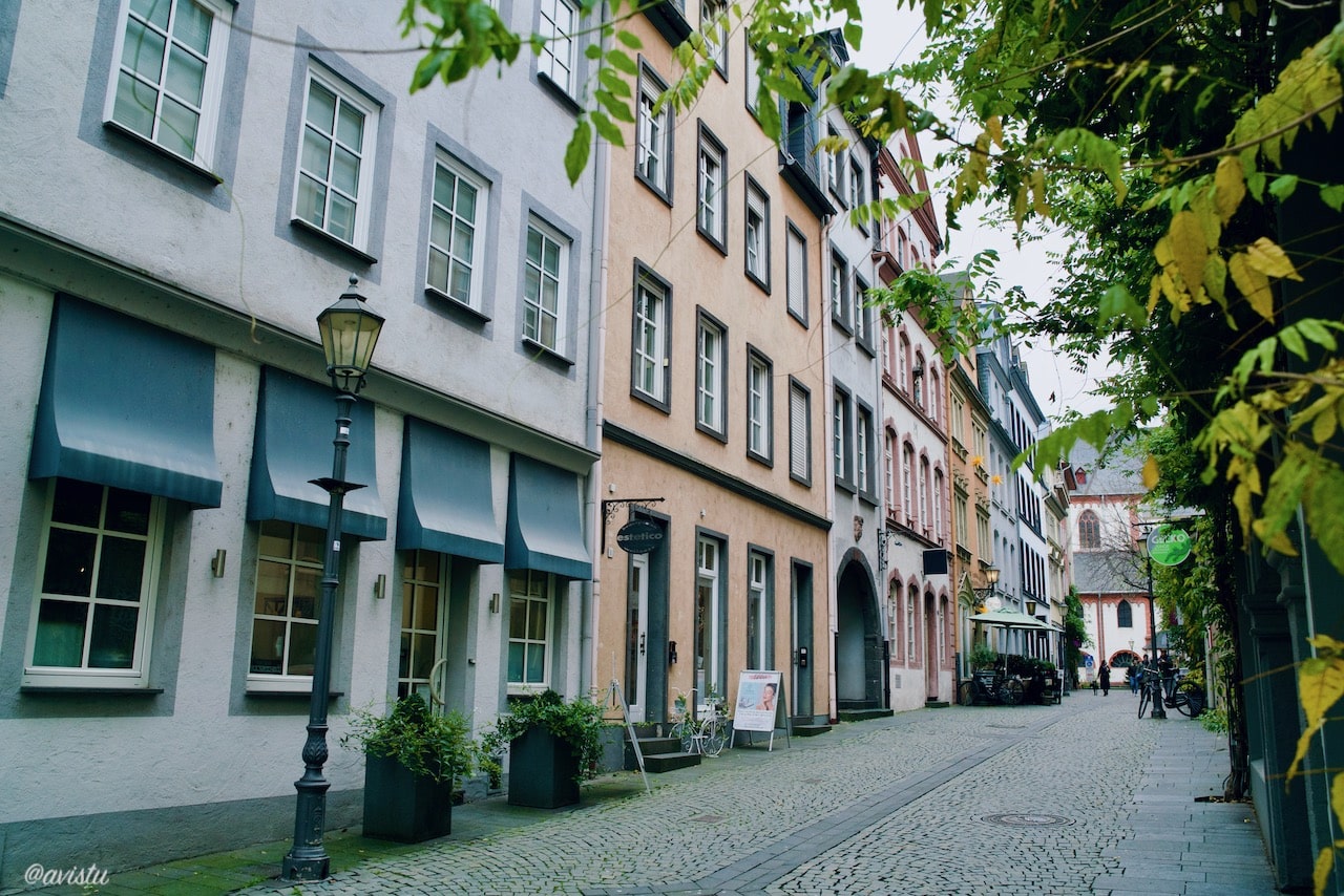 Una bonita calle en el centro histórico de Coblenza / Koblenz, Alemania [(c)Foto: @avistu]