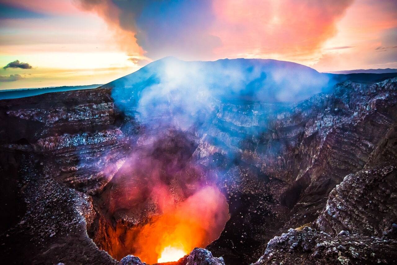 lago de lava en volcán Masaya