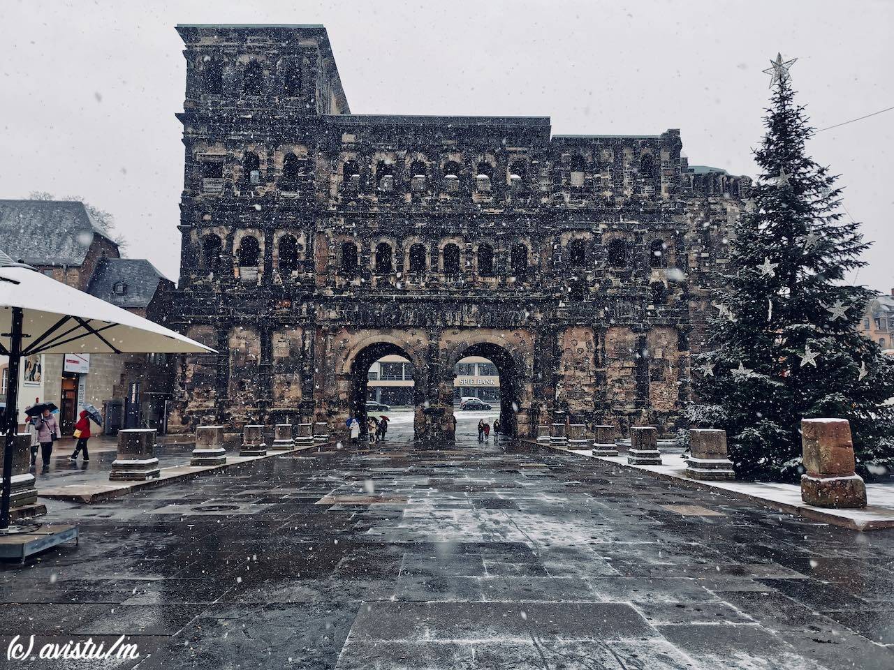 Nevando en la Porta Nigra de Tréveris (Trier), Alemania [(c)Foto: @avistu]