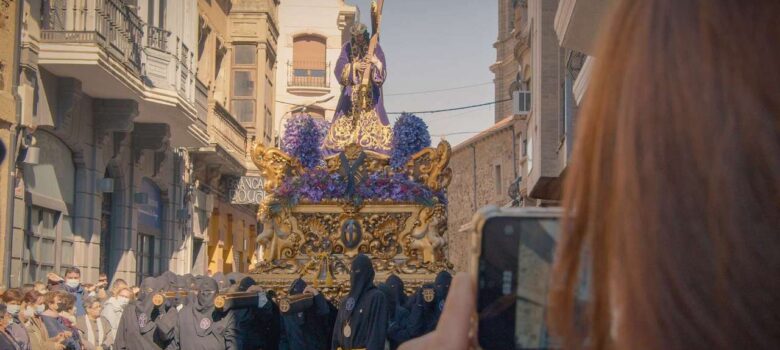 Procesión de Semana Santa en La Bañeza [Foto vía Junta de Castilla y León]