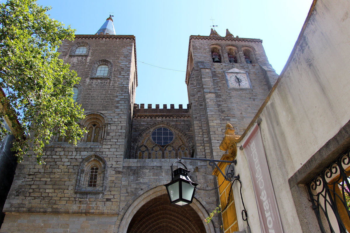 Fachada de la Catedral de Évora