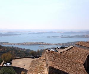 Vistas a los lagos alrededor de Monsaraz