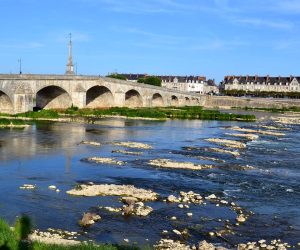 El Loira a su paso por el centro de Blois