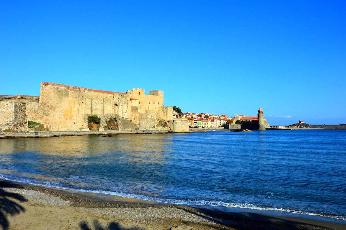 El castillo de Collioure desde la playa