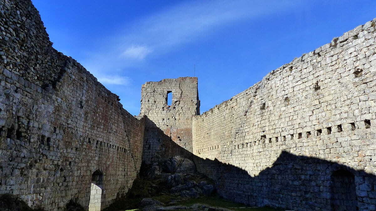 Interior del castillo de Montségur