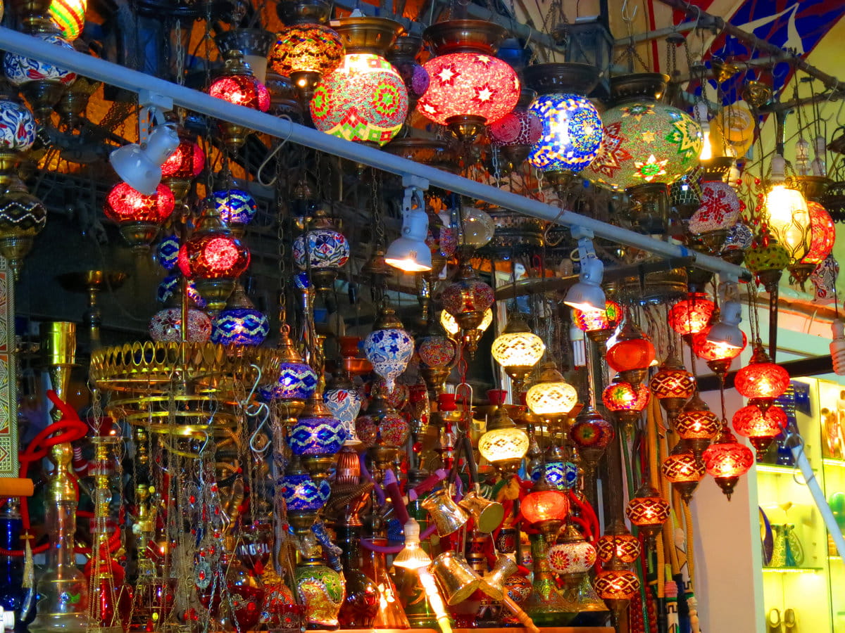 Luces en el Gran Bazar de Estambul