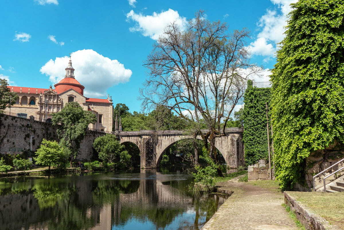Amarante en el valle del Duero desde Oporto