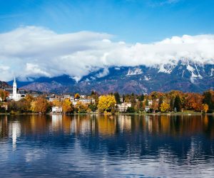 Vistas al pueblo de Bled desde el lago