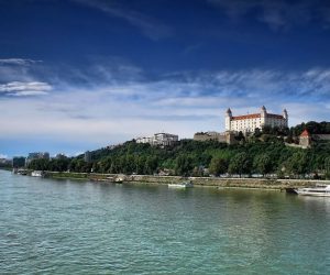 El Danubio cruzando el centro de Bratislava