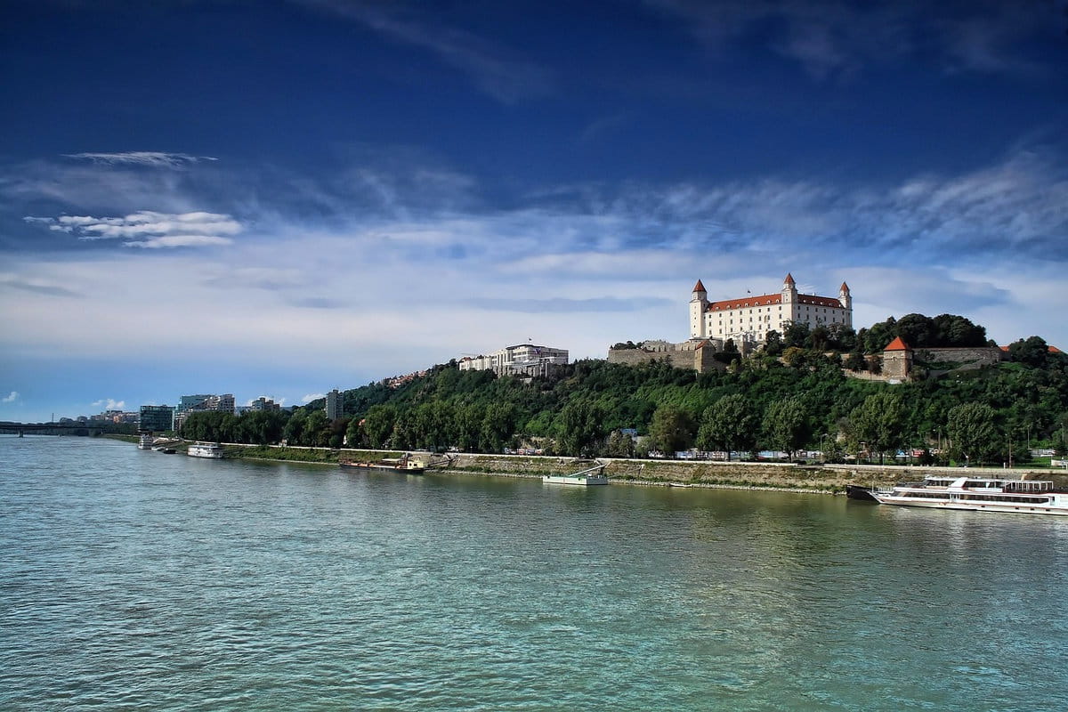 El Danubio cruzando el centro de Bratislava