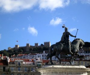 La estatua al Rey Joao I de Portugal en la Plaza de Figueira, Lisboa