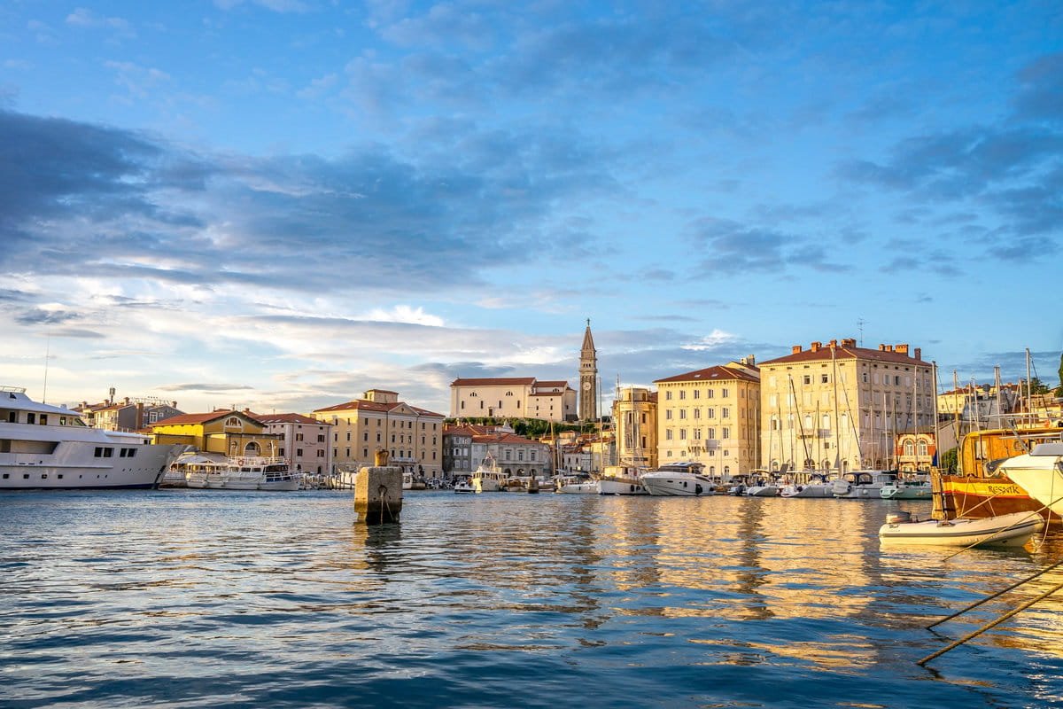 Frente marítimo de Piran en Eslovenia