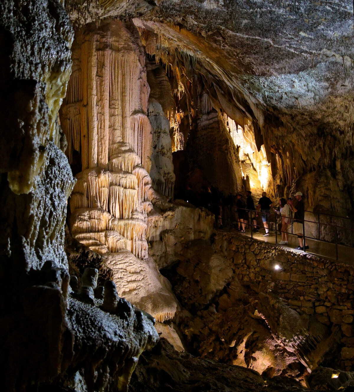 Cueva de Postpojna en Eslovenia