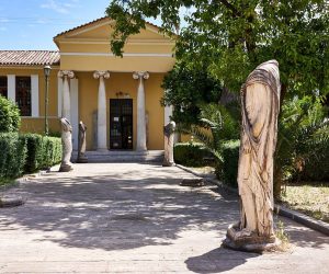 Entrada al Museo de Esparta en el Peloponeso