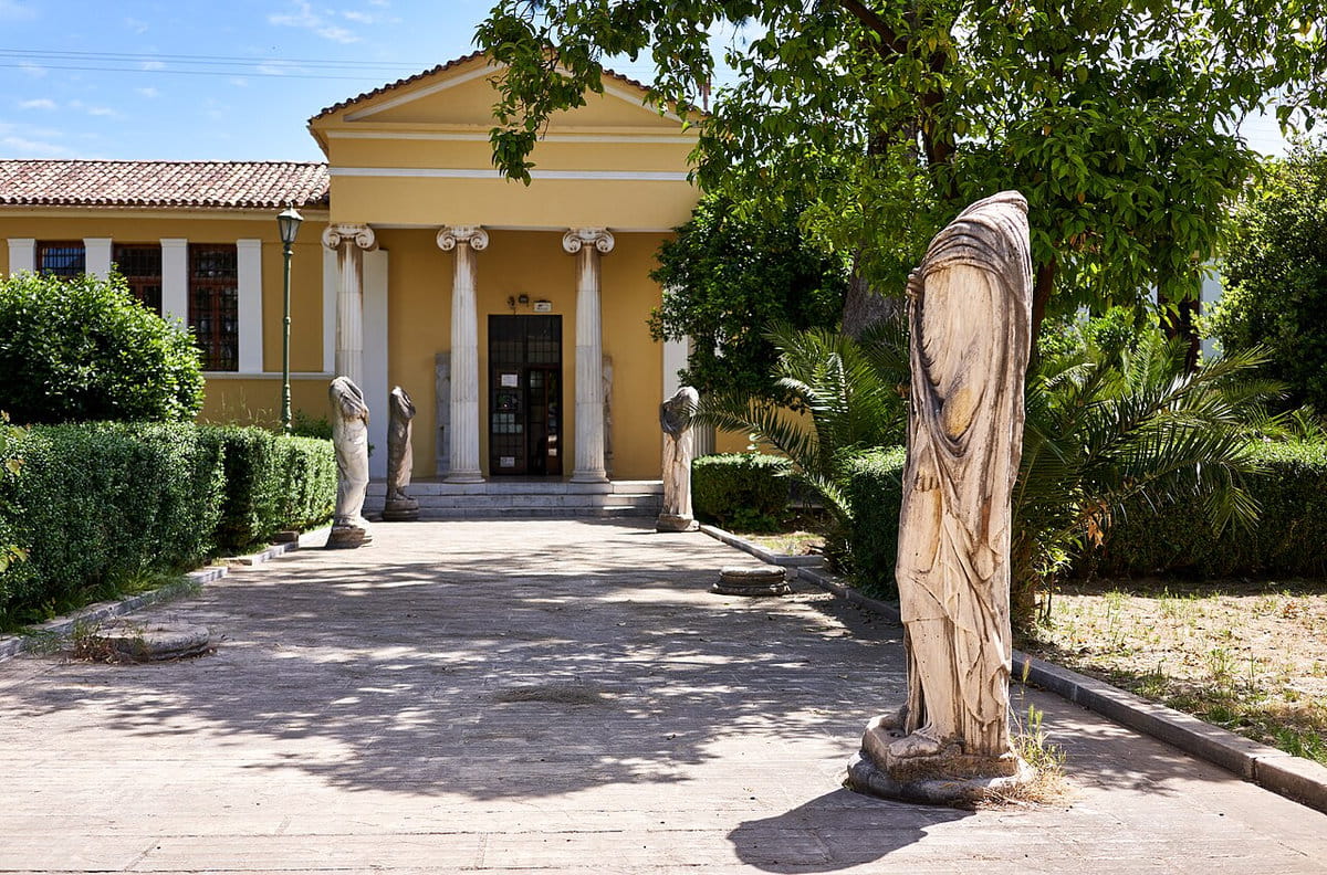 Entrada al Museo de Esparta en el Peloponeso