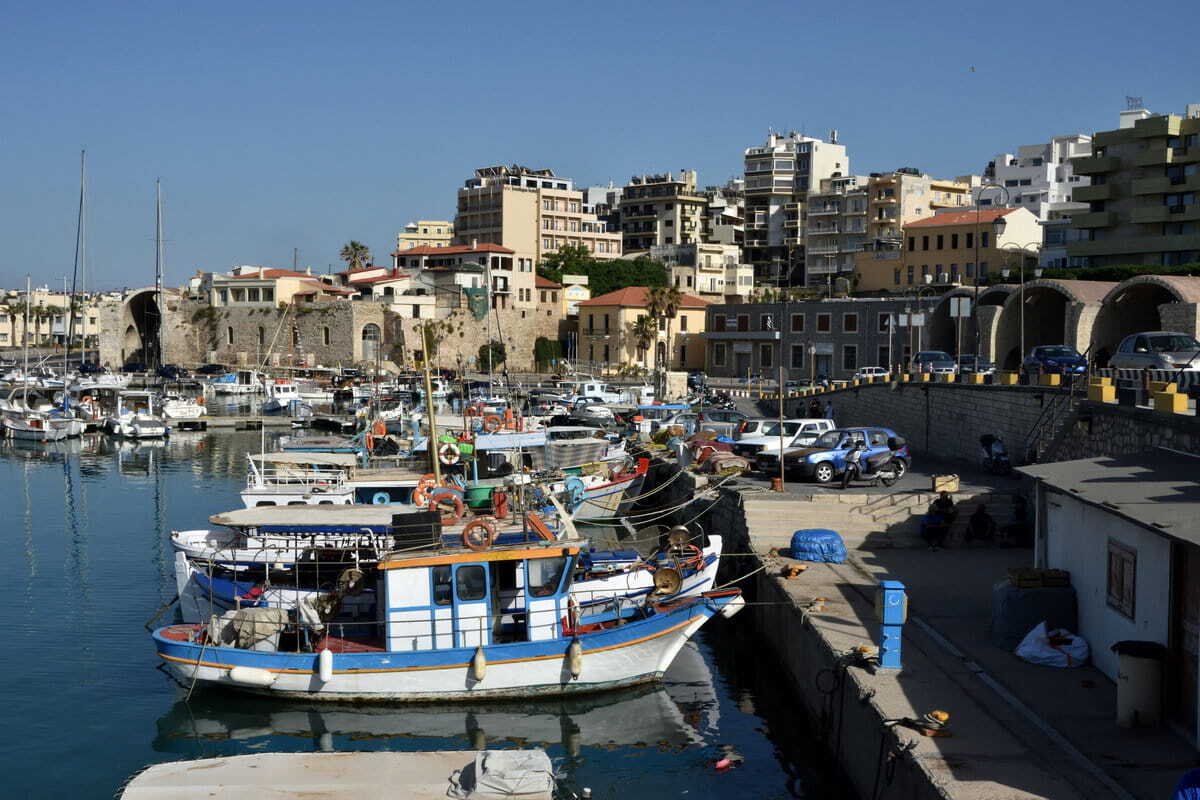 El puerto de Heraklion en el centro de Creta