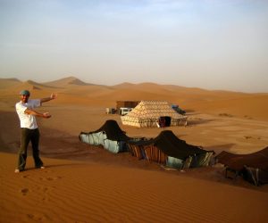 Mostrando la haima en el desierto de Marruecos
