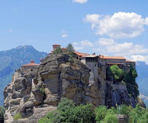 Las impresionantes formaciones rocosas de Meteora dominan el paisaje de Tesalia