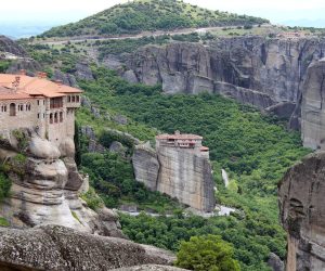 Los monasterios de Meteora parecen suspendidos entre el cielo y la tierra