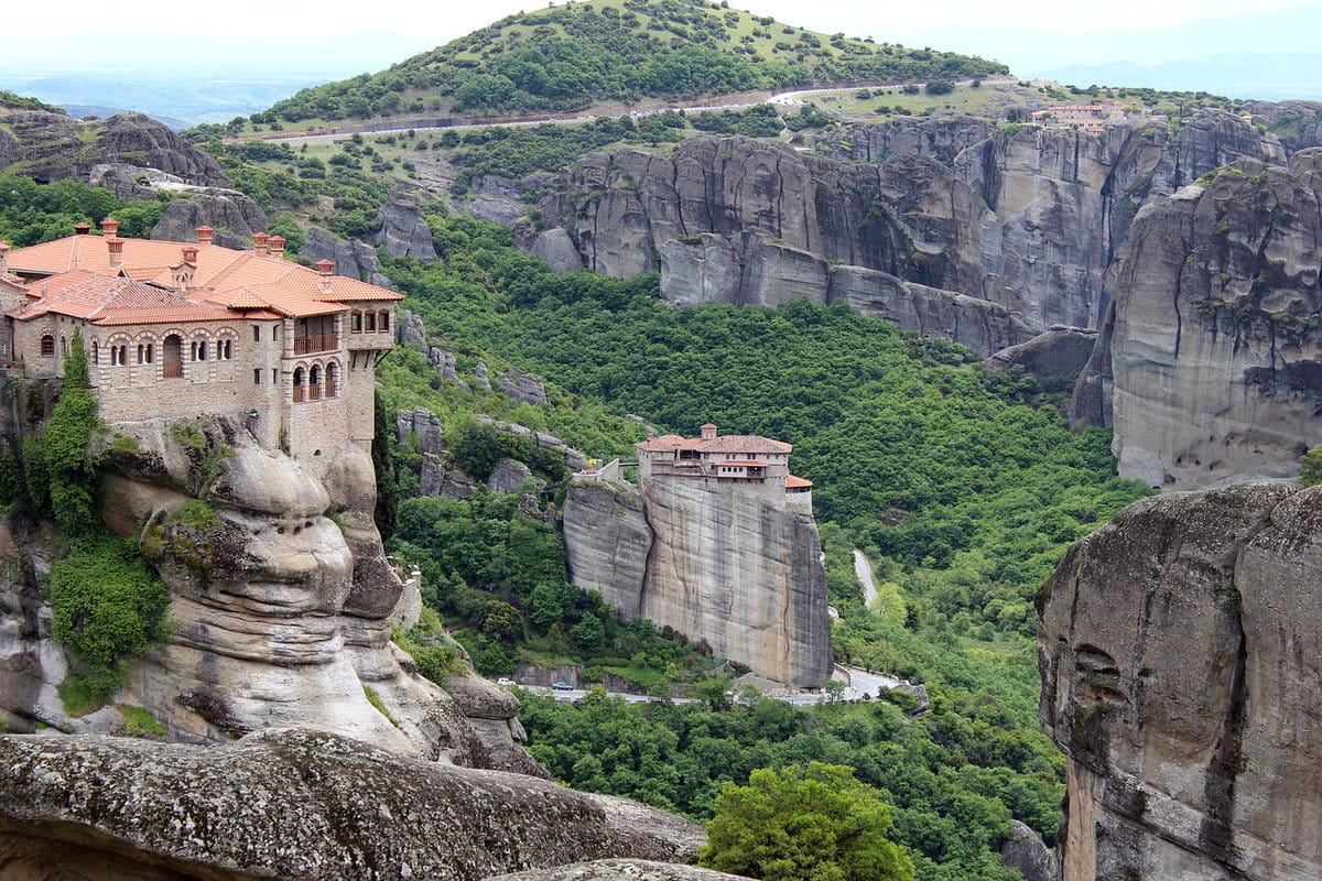 Los monasterios de Meteora parecen suspendidos entre el cielo y la tierra
