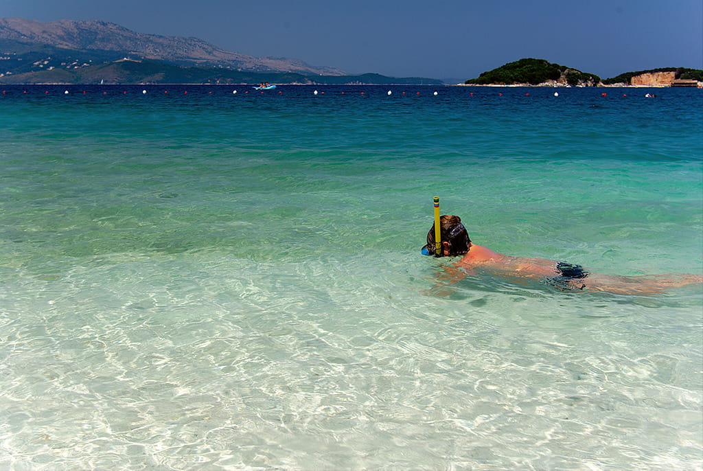 Las nítidas aguas de la playa de Ksamil