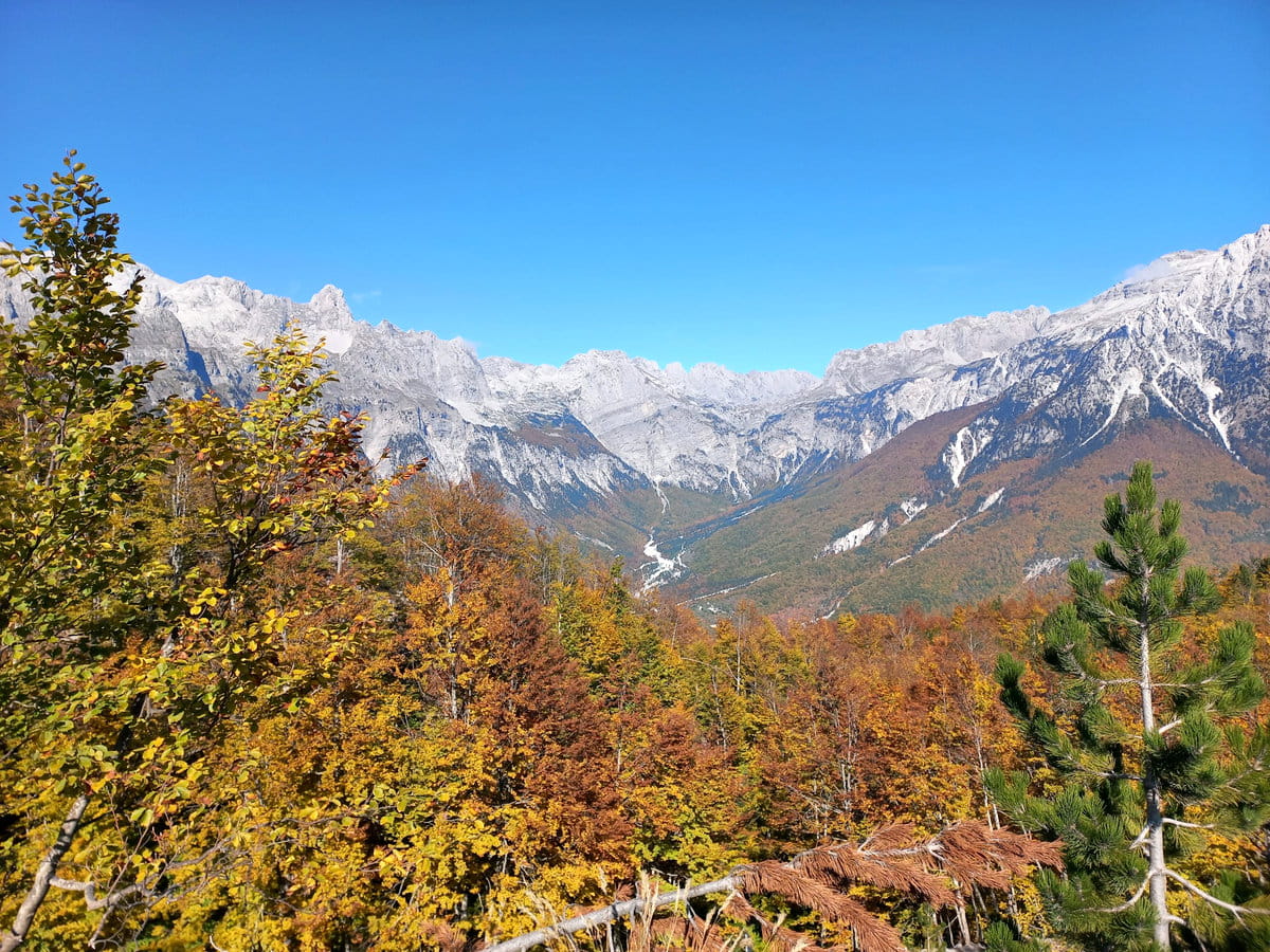 Paisaje montañoso de los Alpes Albaneses