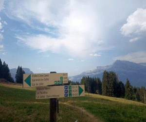 Carteles en los senderos de Combloux, Le Cry
