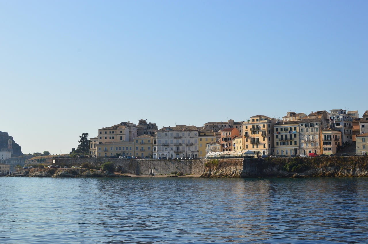 villa medieval junto al mar