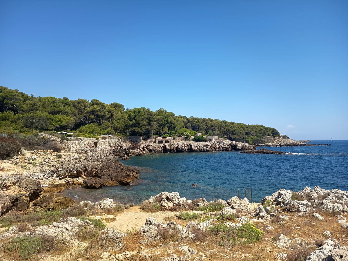 Una de las preciosas calas del Cap d'Antibes