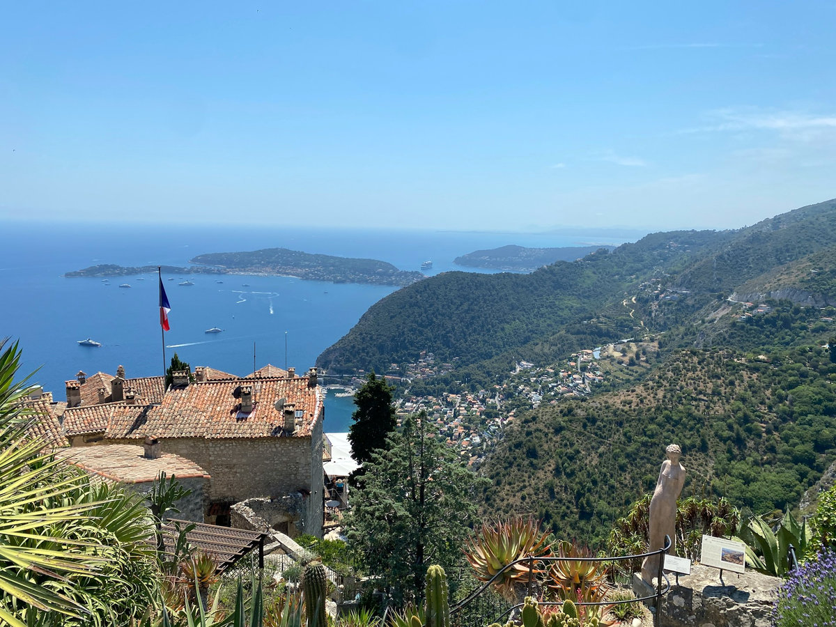 Vistas a Eze frente al perfil de la Costa Azul