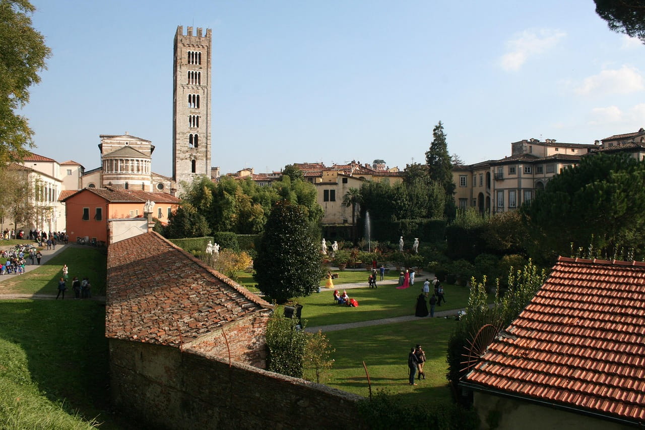 lucca y sus jardines y edificios