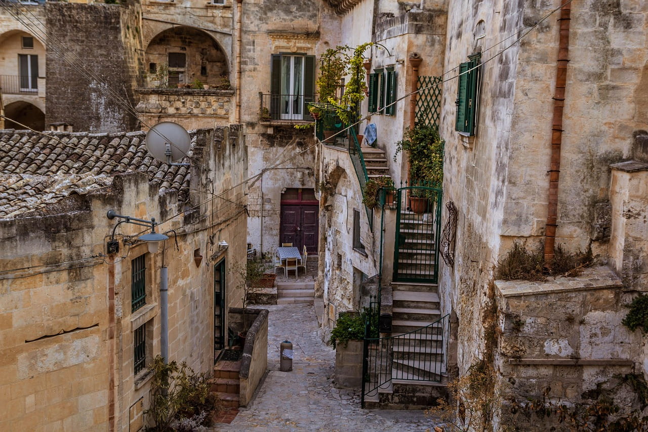 calles de casco antiguo matera italia