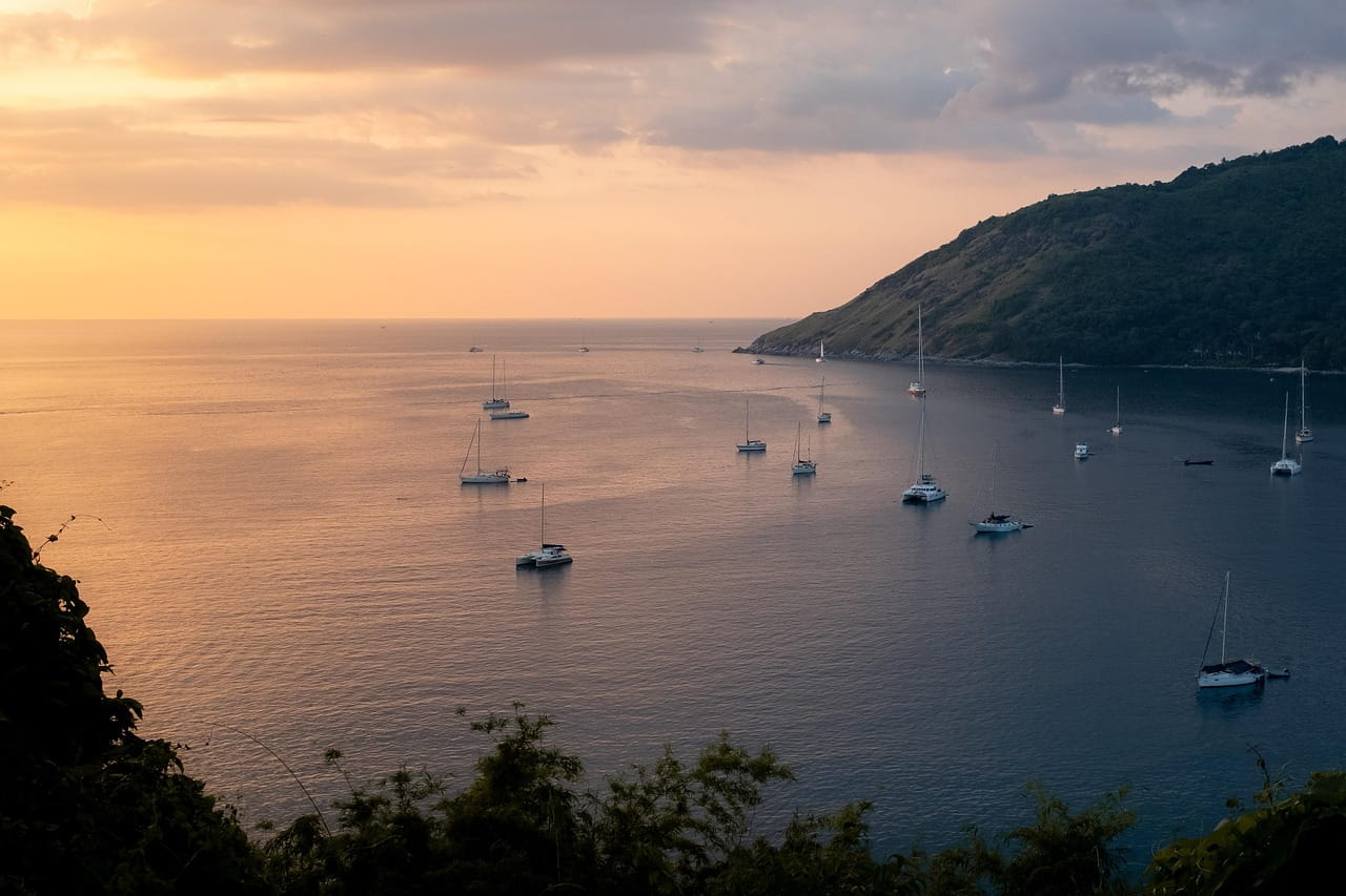 playa atardecer phuket