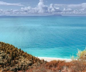 Colores espectaculares en las playas de la Riviera Albanesa