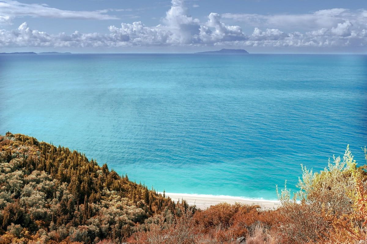 Colores espectaculares en las playas de la Riviera Albanesa