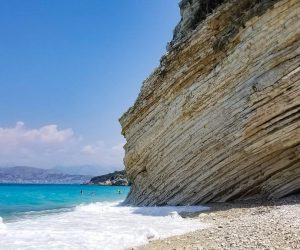 Las nítidas aguas de la playa de Ksamil