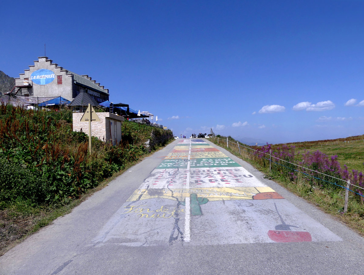 Pintadas animando a los corredores del Tour en las cuestas del Col du Madeleine