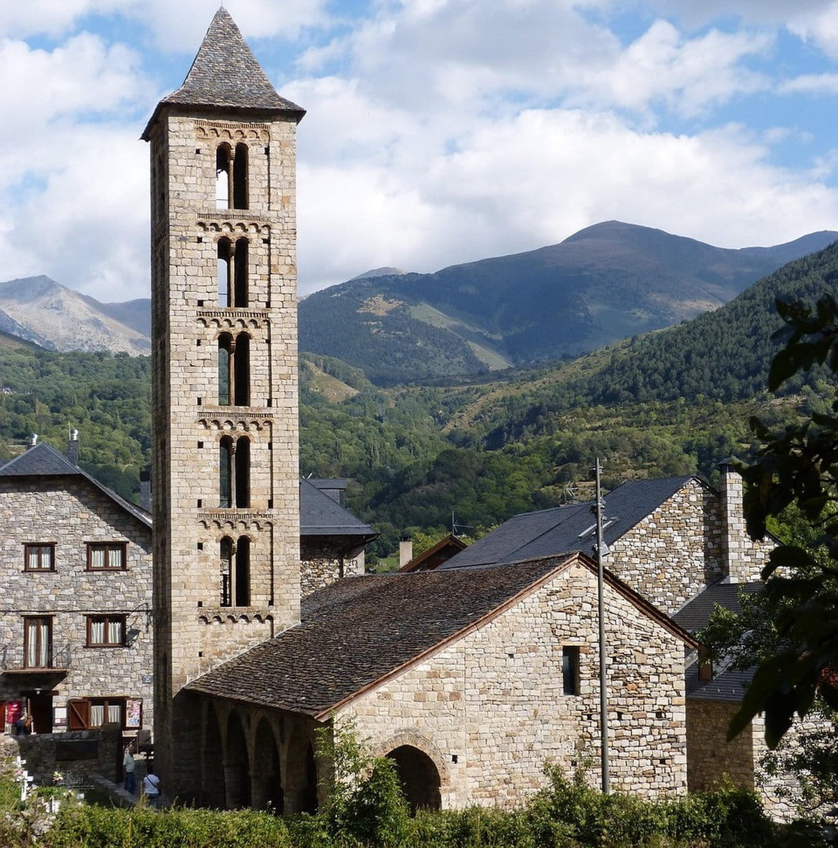 La iglesia románica de Santa Eulàlia en Erin la Vall