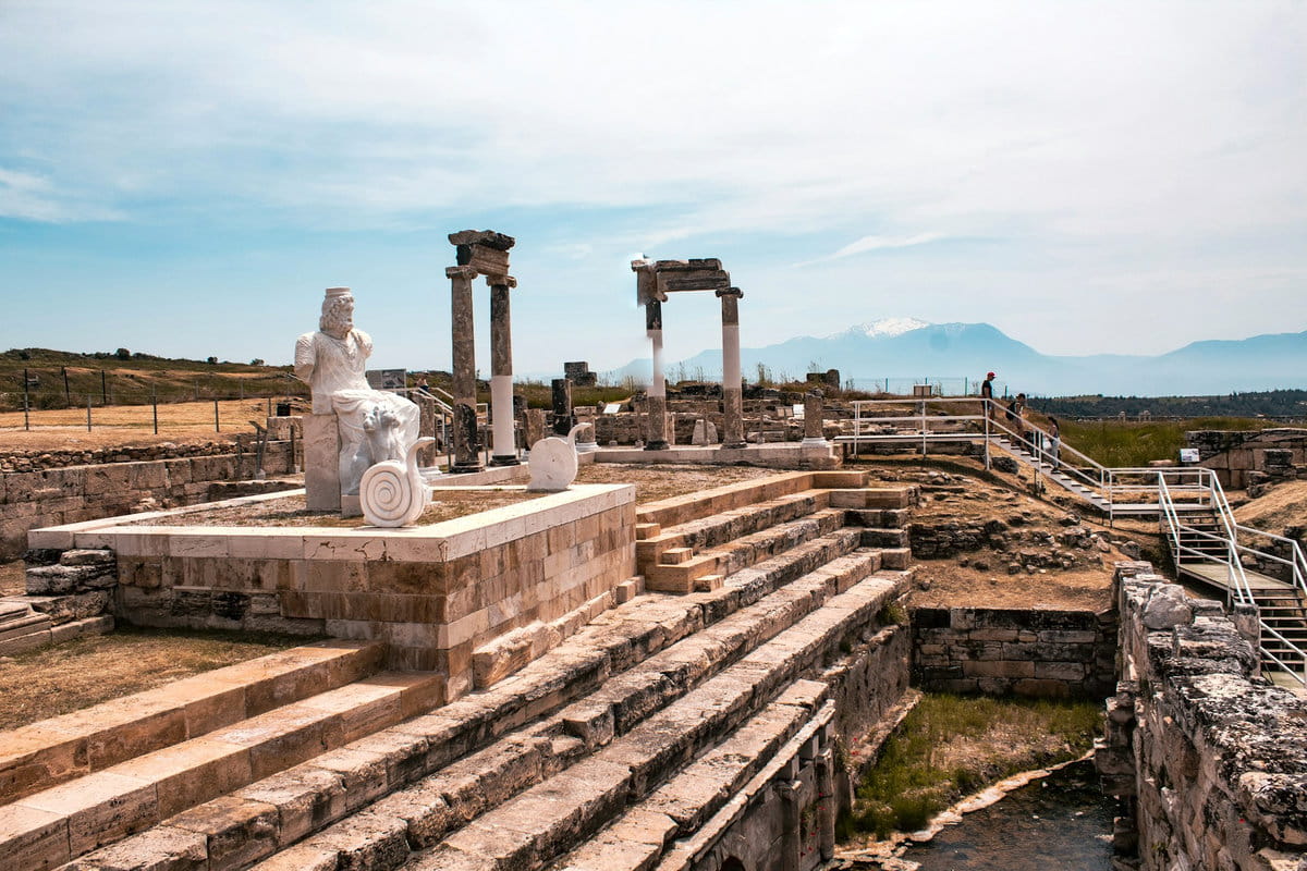 Ruinas de Hierápolis junto a Pamukkale