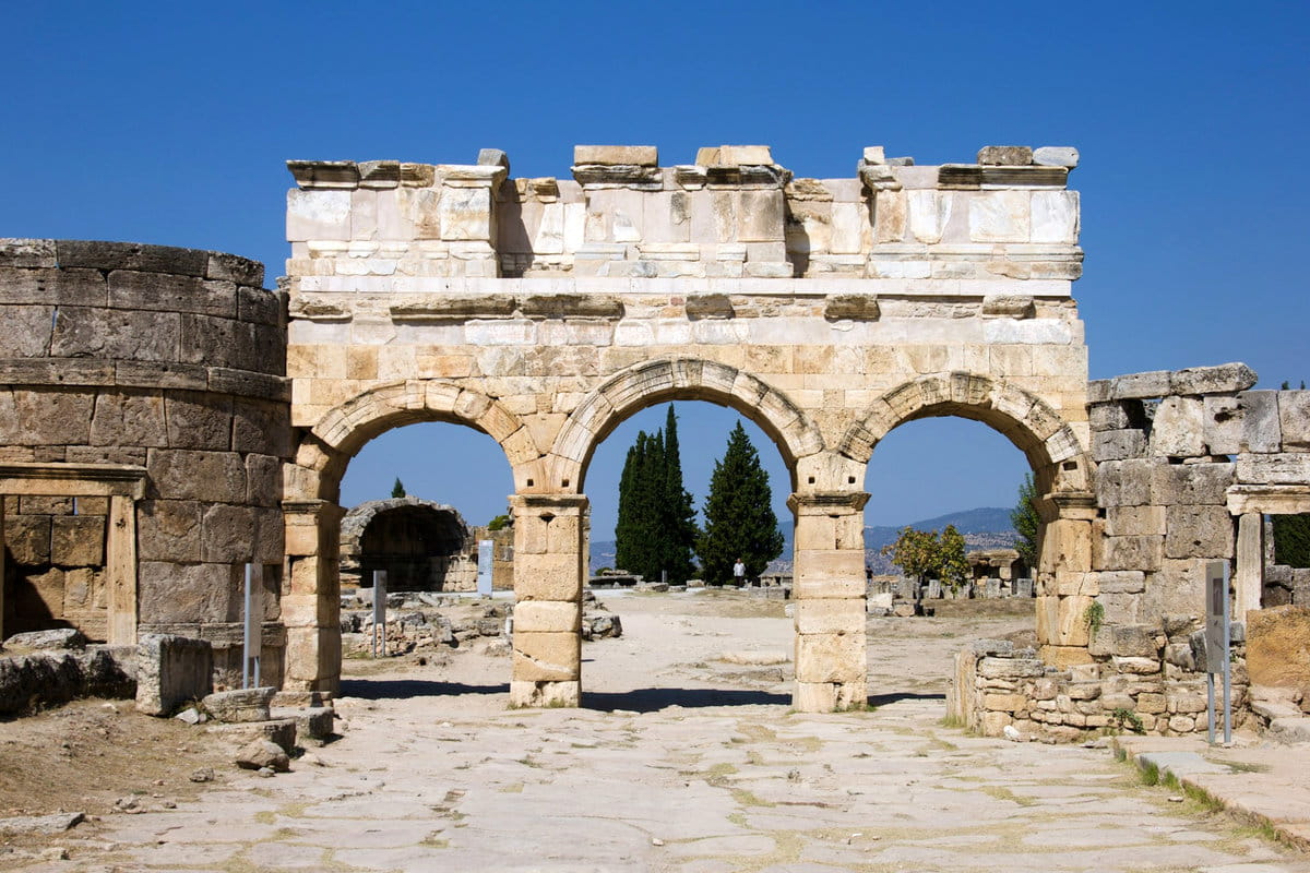 Ruinas monumentales de Hierápolis en Turquía