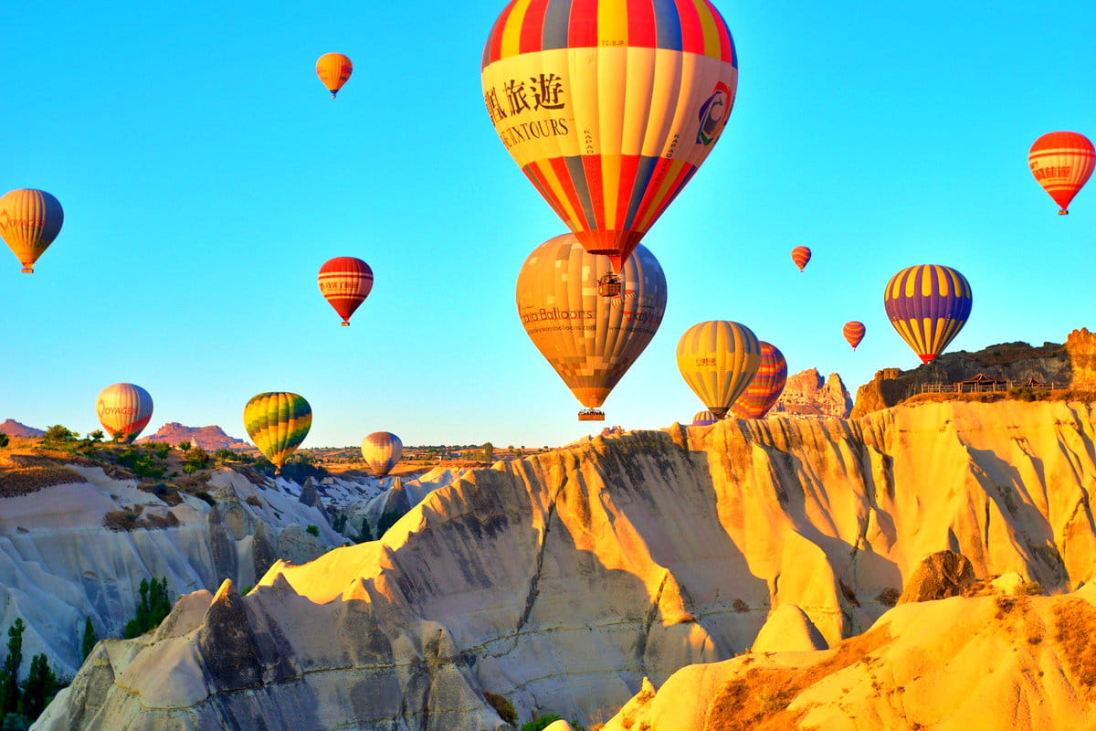 Globos aerostáticos al amanecer en Capadocia