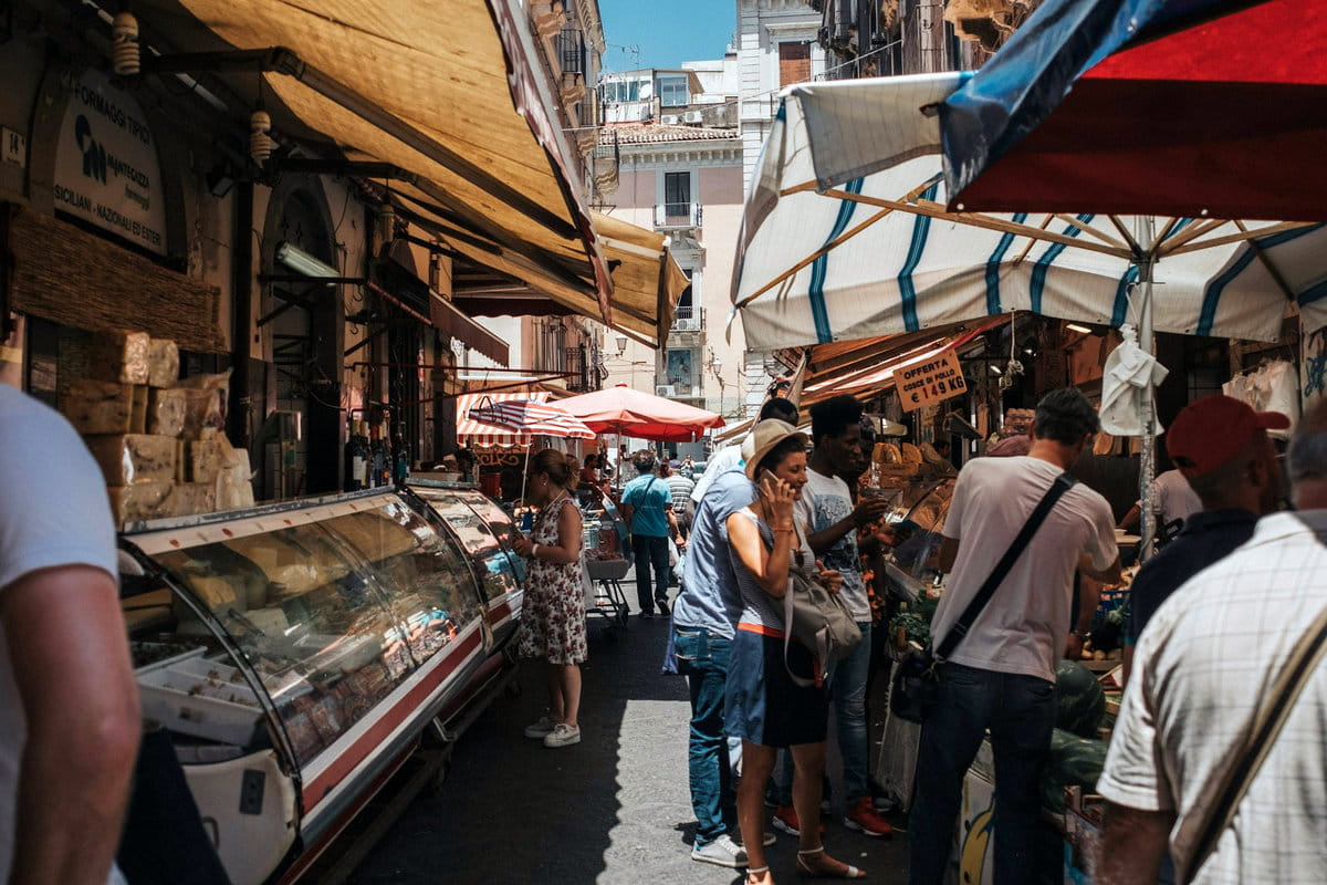 Mercado tradicional en el centro de Catania