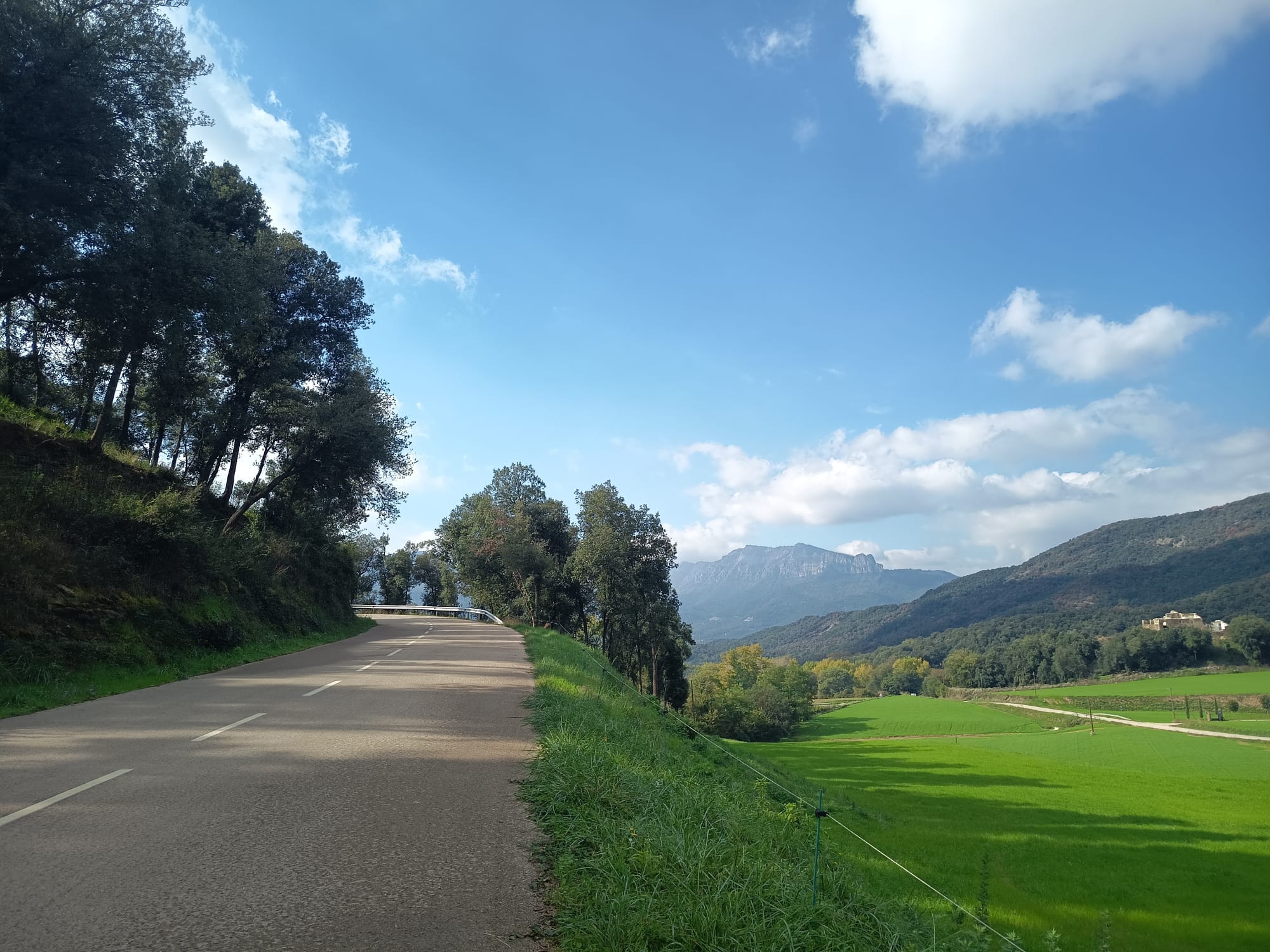 El Carrilet atraviesa un paisaje rural